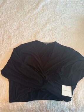 Beyond Yoga Black Wrap-Style women’s Pullover